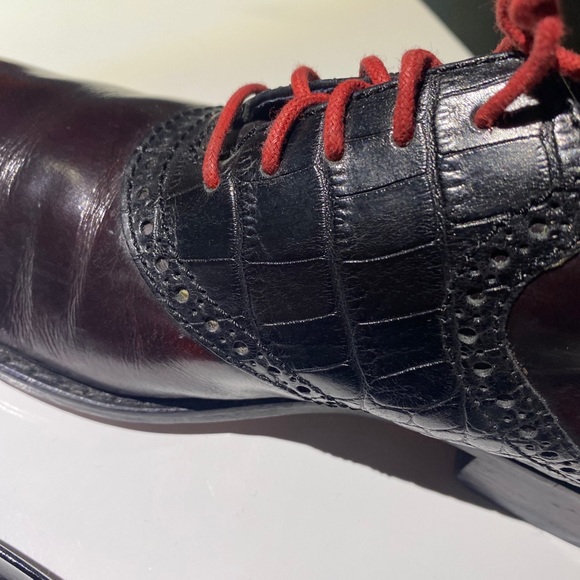 Cole Haan - size 8 lace-ups. - Picture 5 of 6